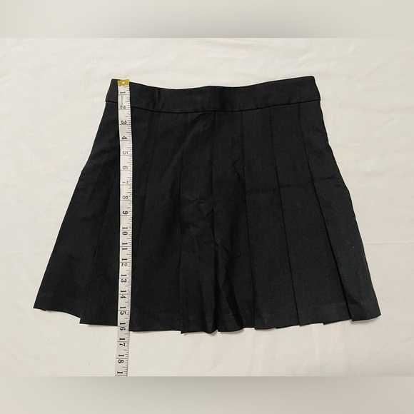 ✨Host Pick✨NWOT Aritzia Sunday Best Olive Mini 15" Skirt in Black - Picture 8 of 10